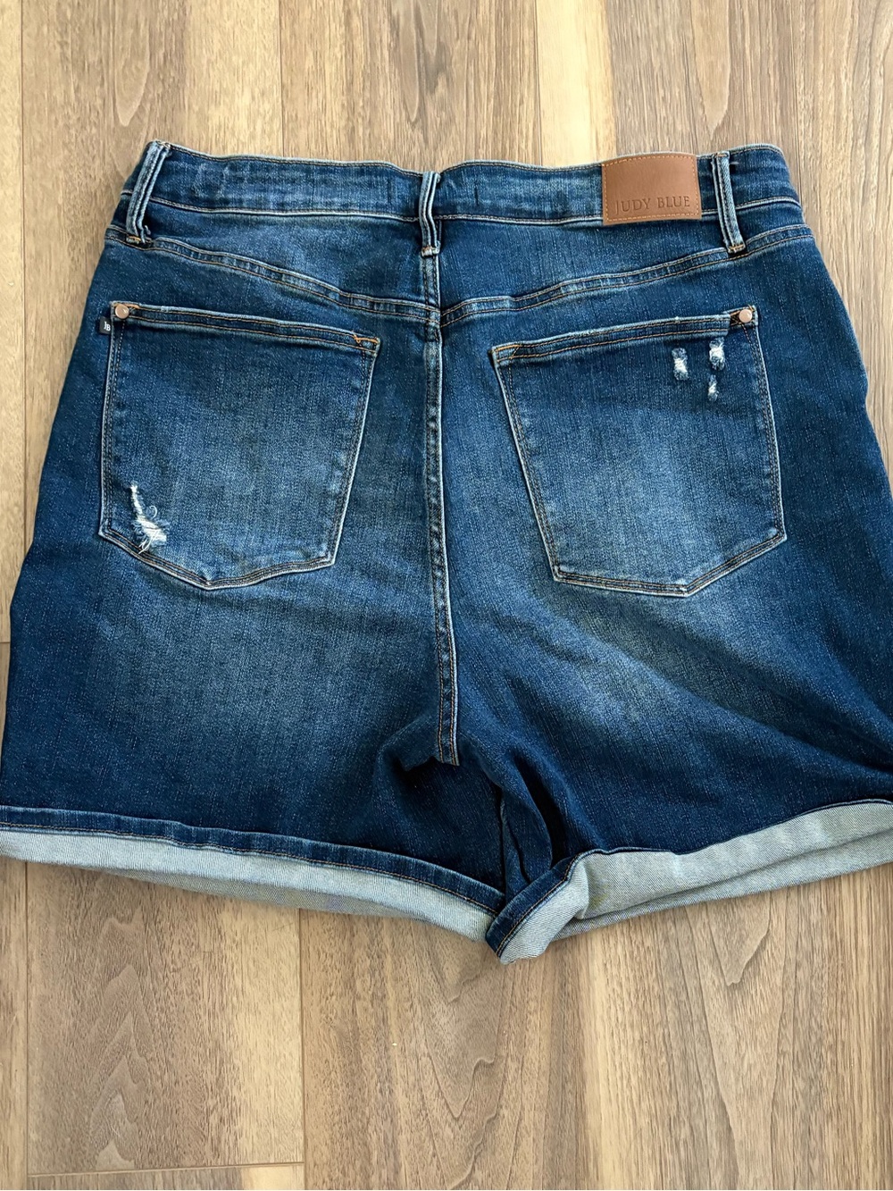 Judy Blue High Rise Dark Blue Roll-Cuff Denim Shorts 3X - Picture 2 of 2
